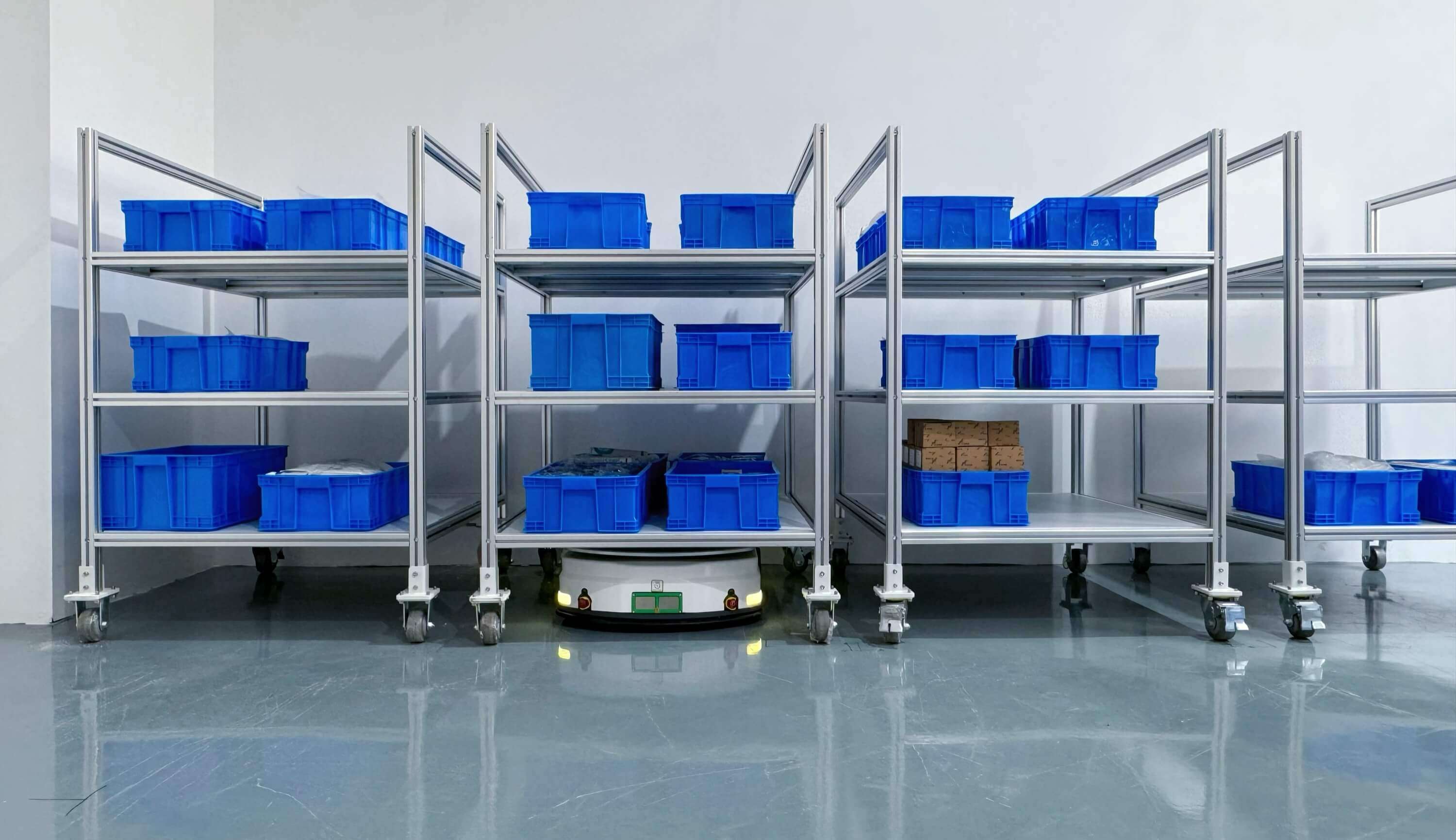 仓库AMR：以自主移动机器人重塑现代仓储